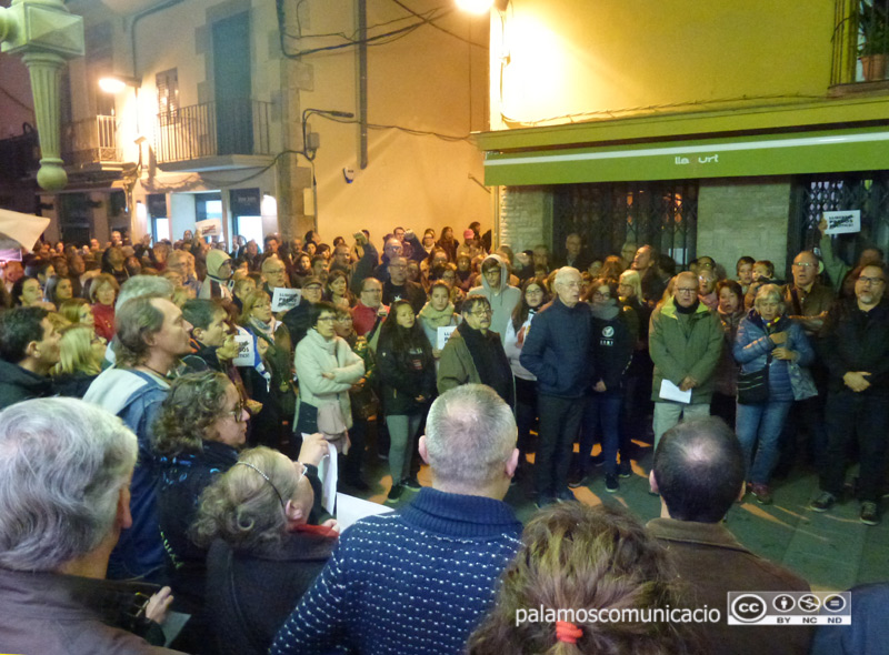 Concentració el passat mes de novembre, davant l'Ajuntament de Palamós per demanar l'alliberament dels presos polítics.