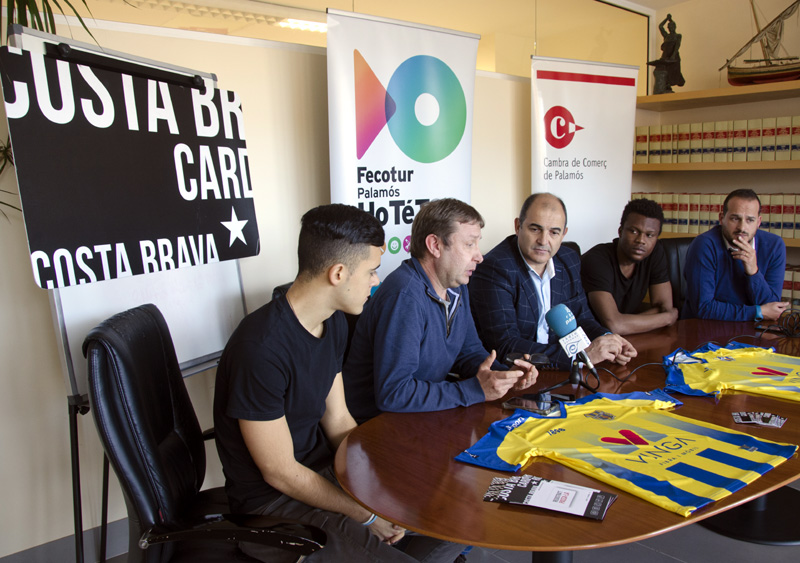 Fecotur i Palamós CF van explicar l'acord el dia de la presentació dels nous fitxatges del degà, Zanetti i Akrong. (Foto: Olga Grassot).