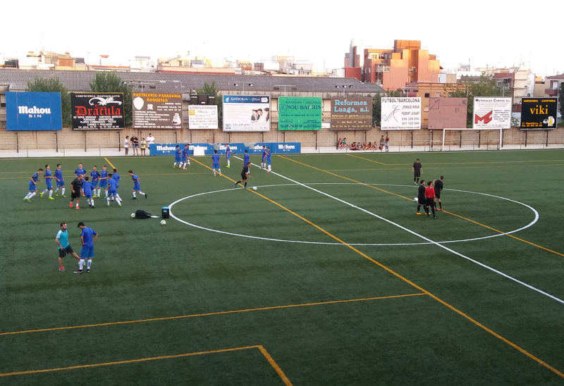 El Palamós juga aquest diumenge al camp de la Montañesa, a Nou Barris. (Foto: Oscar Lorente).