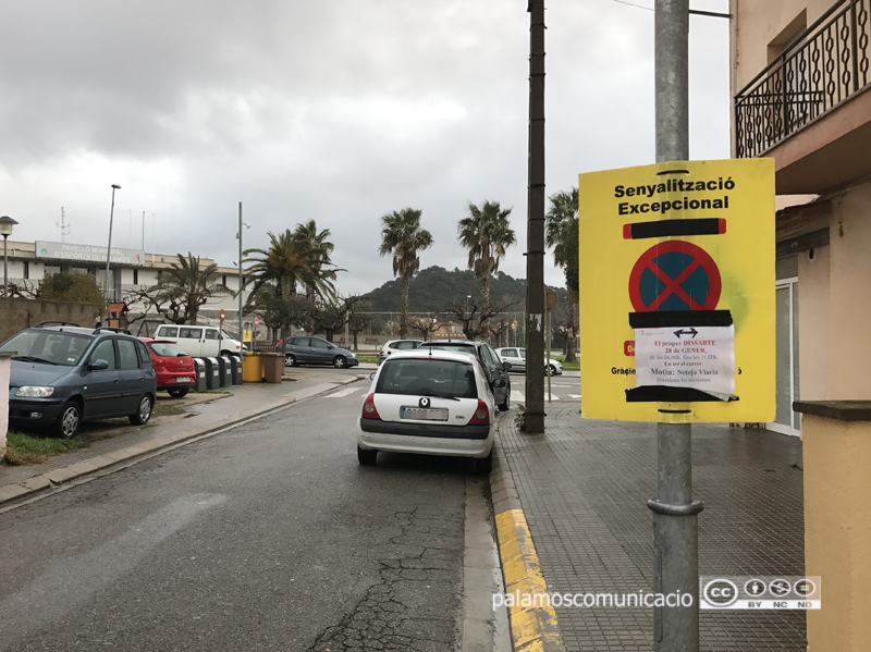 Senyalització al barri de Pla d'Es Pla informant que demà s'hi farà una neteja intensiva.