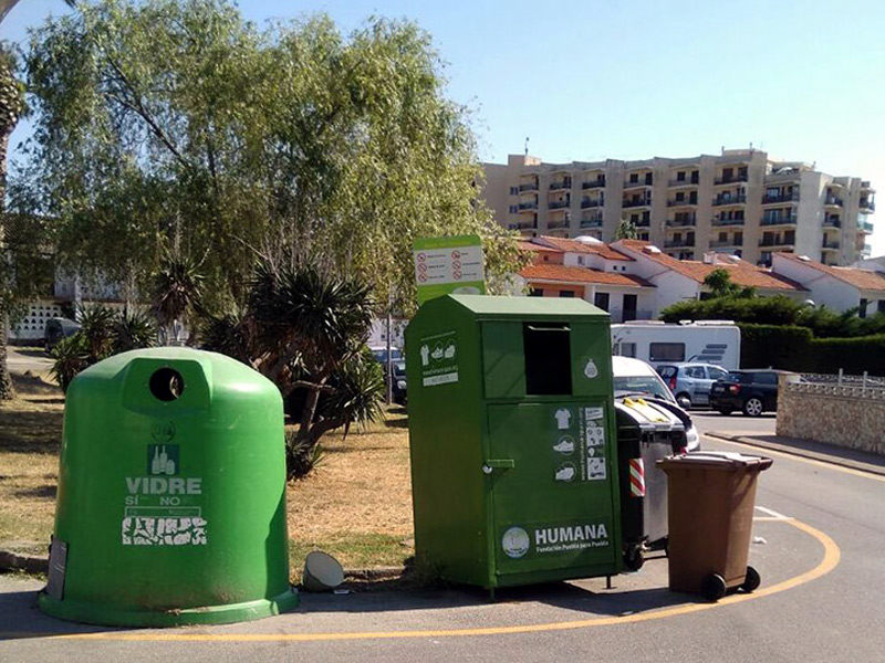 Contenidor de la Fundació Humana, a Palamós.