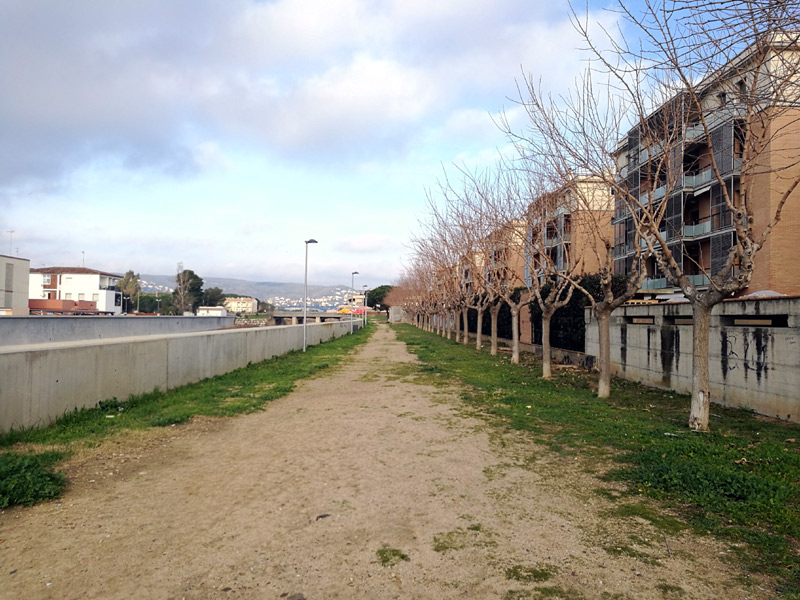 L'espai va en paral•lel a la riera de Calonge. (Foto: Ajuntament de Calonge).