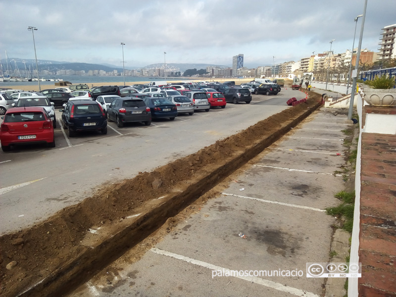 Rasa a l’estacionament de la platja Gran.