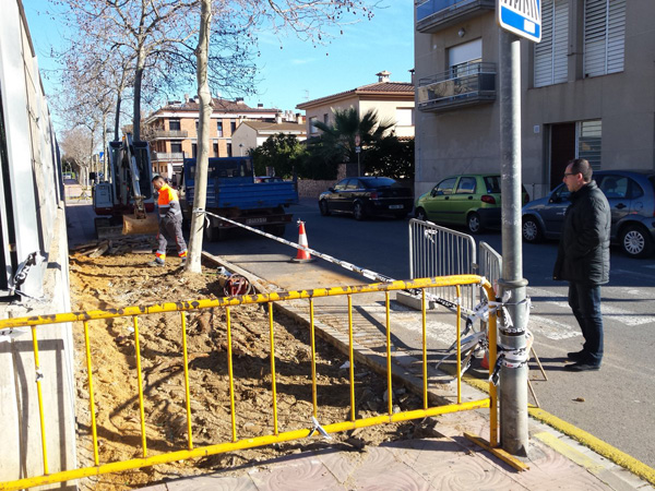 L'alcalde de Palamós ha visitat aquest matí l'inici del procés d'obres al carrer de València. (Foto: Ajuntament de Palamós).