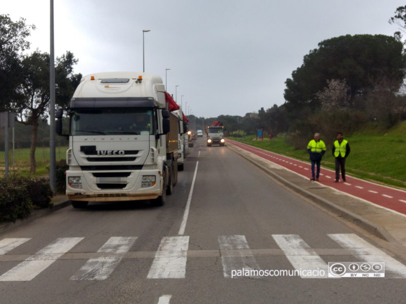 Tram del vial del Port que es pavimentarà, aquest matí.