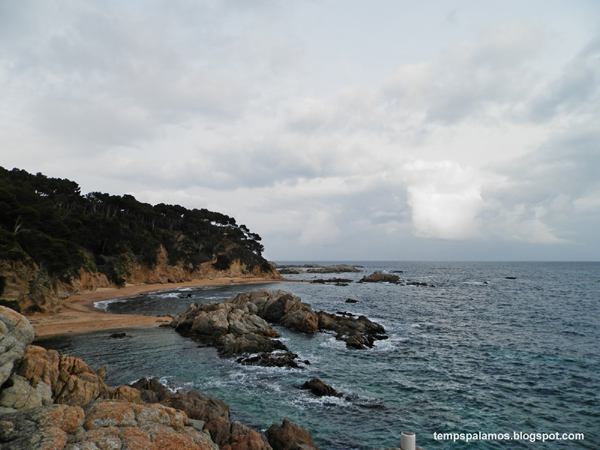 Cel ennuvolat, el passat dissabte a Cala Estreta. (Foto: tempspalamos.blogspot.com).