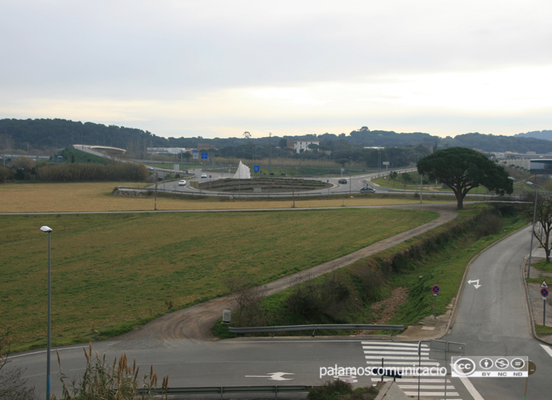 Accés a la futura zona industrial de Palamós.