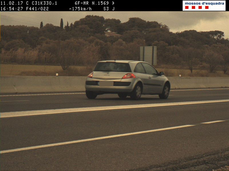 Fotografia del cotxe circulant a 175 km/hora en un tram on el màxim era 80.