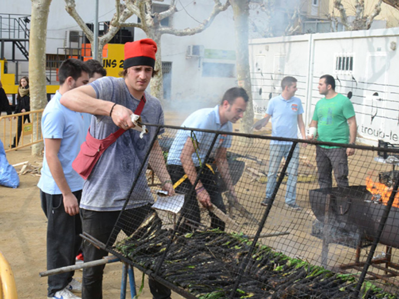 La calçotada dels KIns20 es fa aquest any a l'estenedor de xarxes a partir de les 13h.