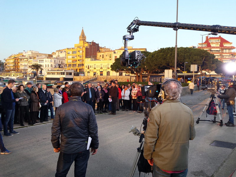 Operatiu del programa 'Divendres', al costat del Museu de la Pesca.