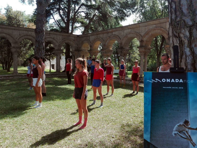 Presentació del festival Onadance 2016 al claustre del Mas del Vent.