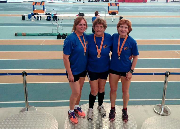 Les atletes veteranes de l'AA Palamós van fer una bona collita de medalles al Campionat de Catalunya. (Foto: Facebook AA Palamós).