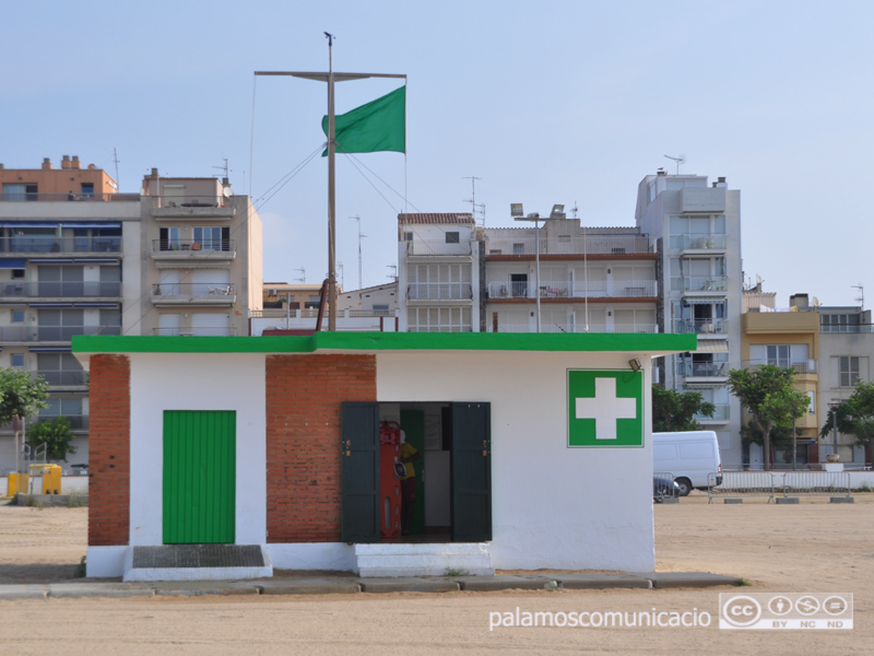 Servei de vigilància i socorrisme a la platja Gran.