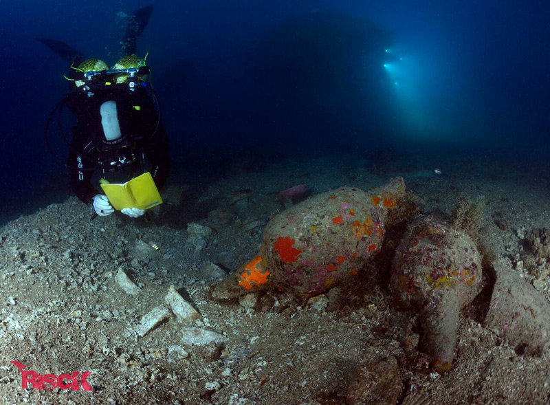 Restes d'amfores del vaixell romà trobat a les Formigues. (Foto: Cultura Generalitat).