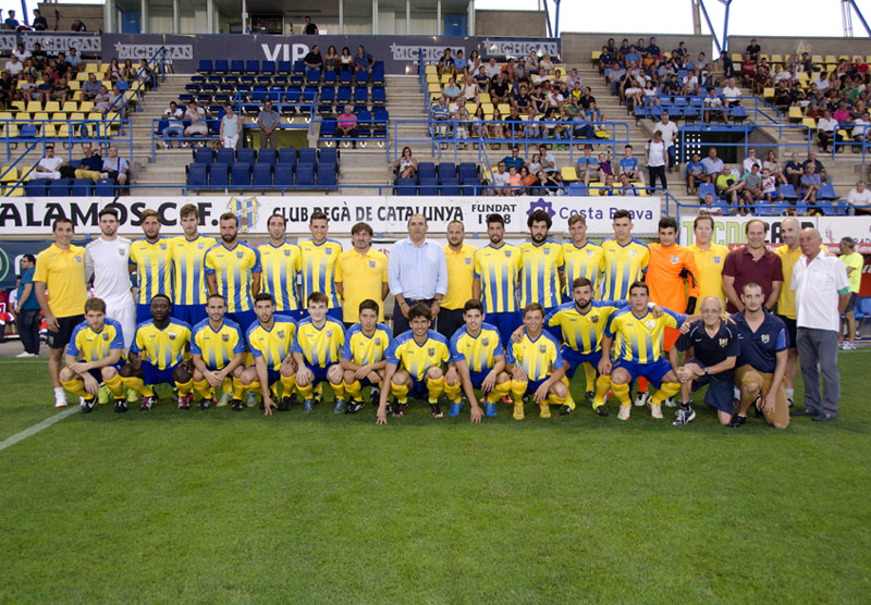 Foto de família de la plantilla del Palamós 2016-2017. (Foto: Olga Grassot).