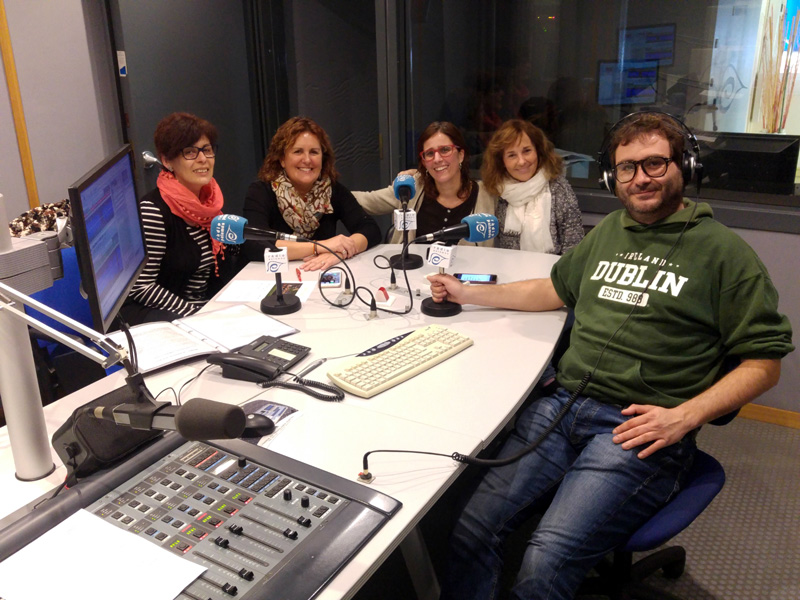Representants de les tres corals participants, abans de l'entrevista del programa 'Fila Zero' amb Carlos Ribas.