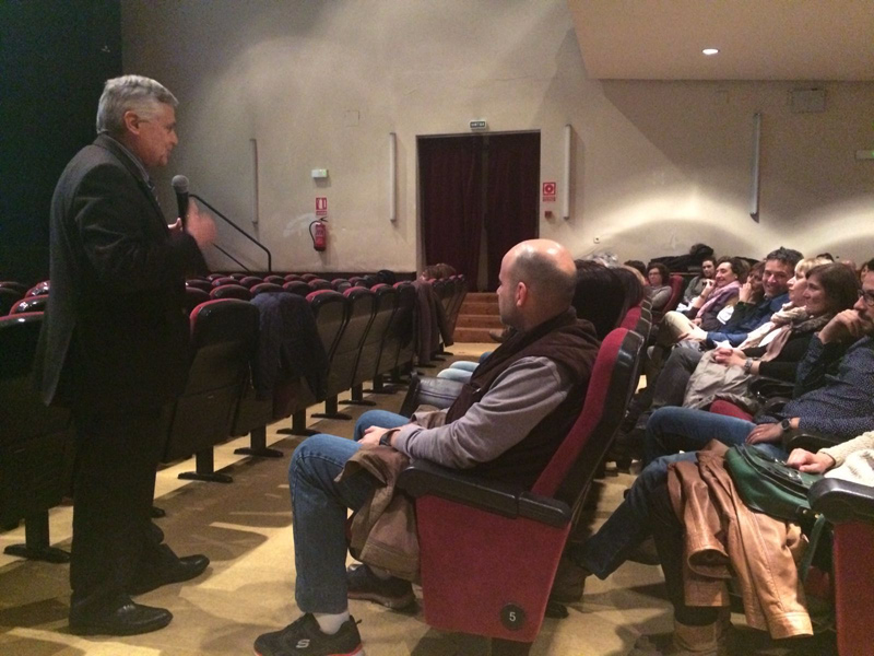 Rafael Bisquerra, ahir a La Gorga. (Foto: Departament de Joventut de l'Ajuntament de Palamós).