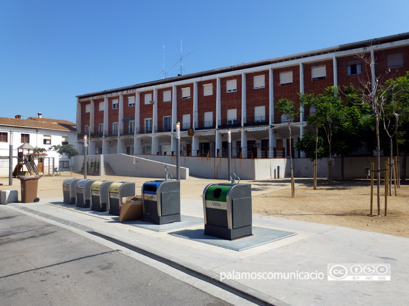 Plaça de Pere El Gran, al barri de les Cases Noves.
