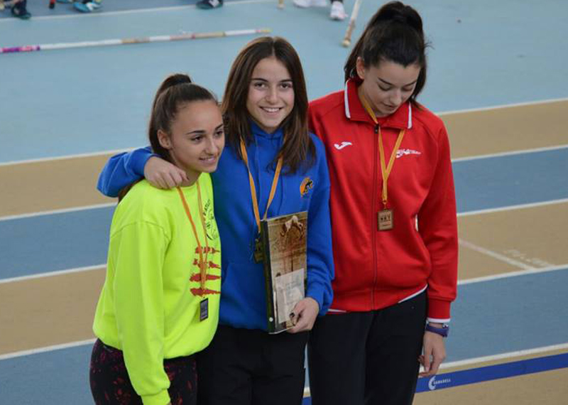 Marta Galló, al mig, està protagonitzant una gran temporada. (Foto: Facebook AA Palamós).