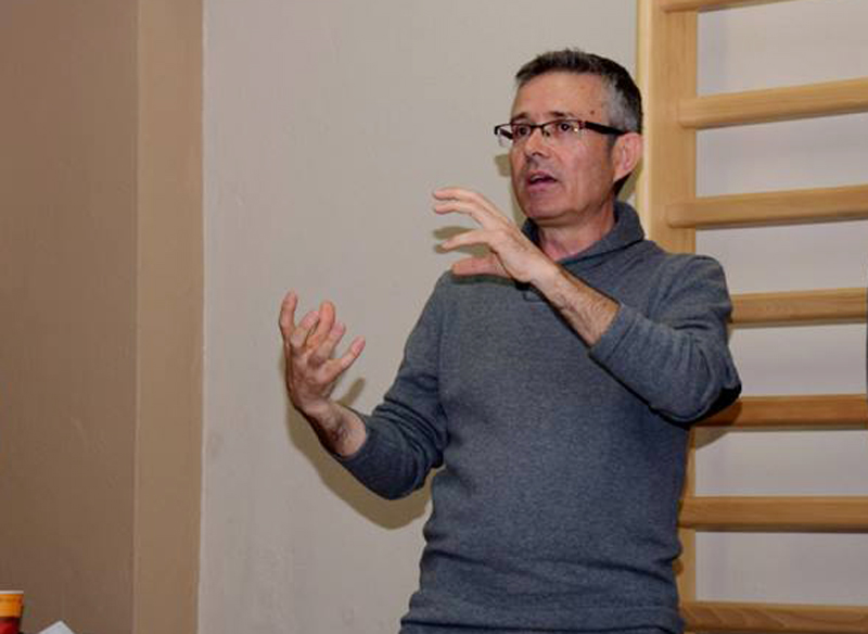 La conferència va a càrrec de Toni Sánchez, màster de programació neurolingüística.