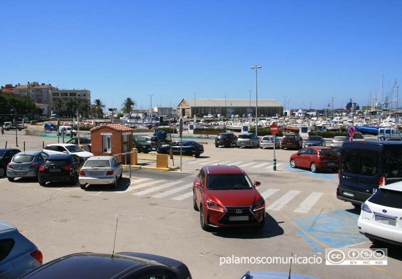 L'aparcament de la platja Gran tornarà a ser de pagament pels no residents a partir del proper cap de setmana.