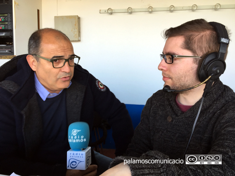 El president del Palamós CF, Joan Pau Pérez, amb Óscar Fraile, locutor de 'Futbol a Ràdio Palamós'.