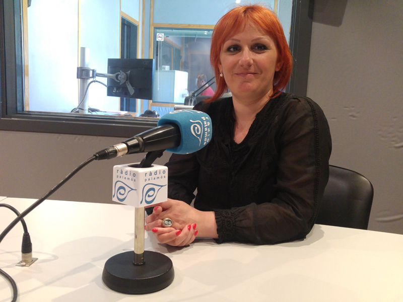 Vanesa Mányik, a l'espai de Ràdio Palamós 'Preguntes'.