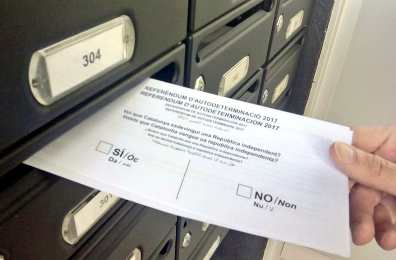 La campanya consisteix en repartir unes paperetes amb la pregunta ‘Vol que Catalunya esdevingui una República independent?’.