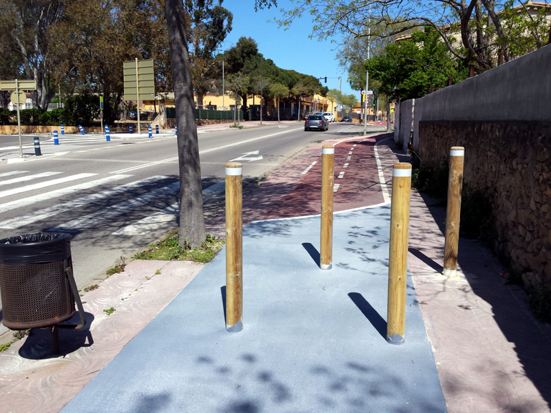 Tram de carril-bici que circula en paral·lel al carrer d'Àngel Guimerà. (Foto: Ajuntament de P alamós).