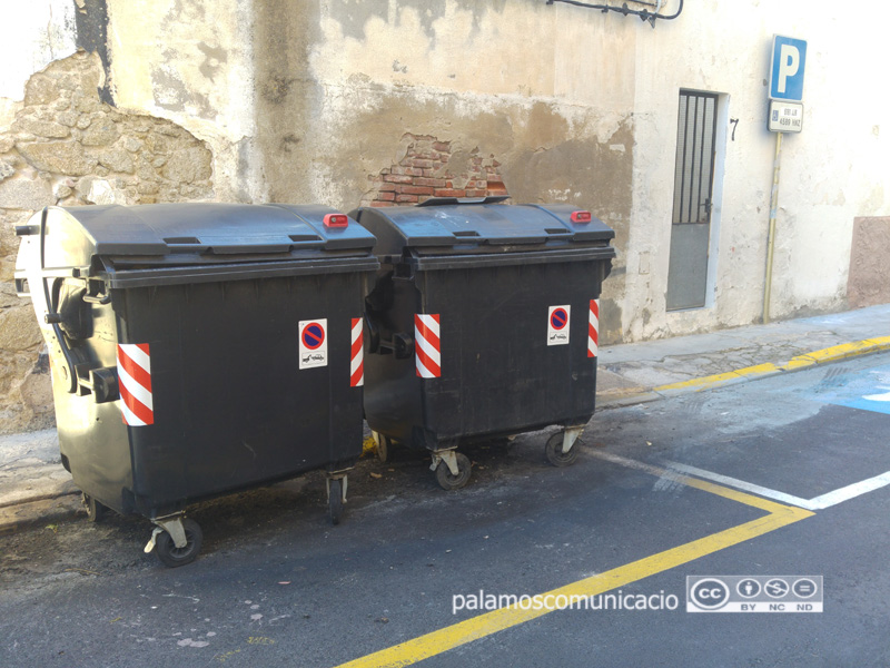 Contenidor restituït a la cruïlla dels carrers de Rosselló i de President Macià.