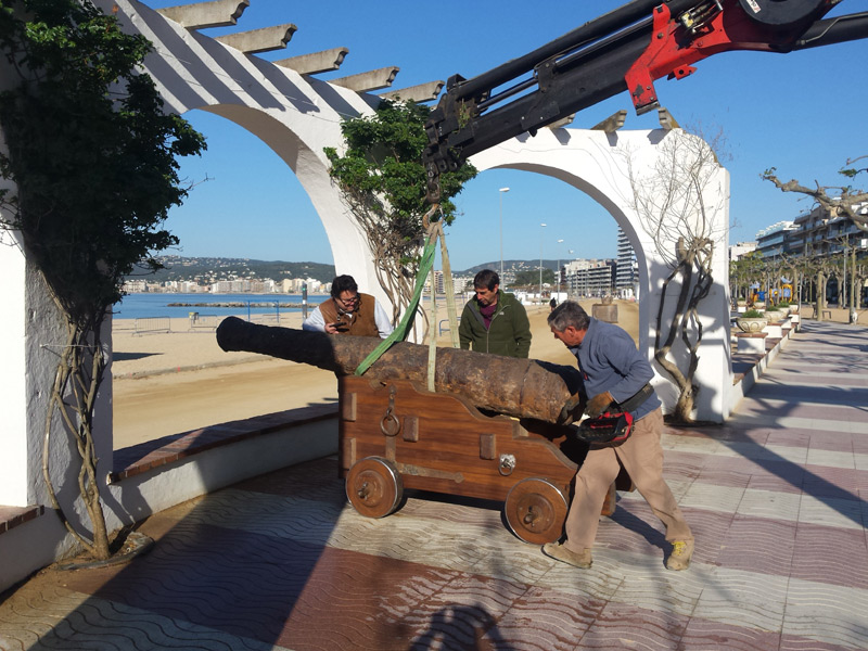L'última curenya que s'ha restaurat és d'un dels dos canons del passeig. (Foto: Ajuntament de Palamós).
