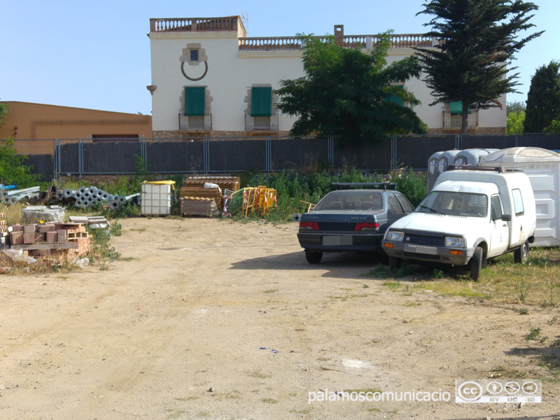Actual dipòsit per als vehicles abandonats, al costat de la deixalleria.