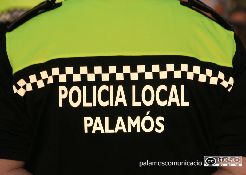 La Policia Local de Palamós va fer una recerca del vehicle però ja no el va poder localitzar.