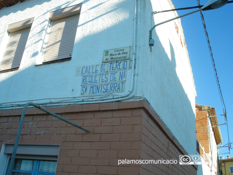 Distintiu franquista al carrer de Mare de Déu de Montserrat.
