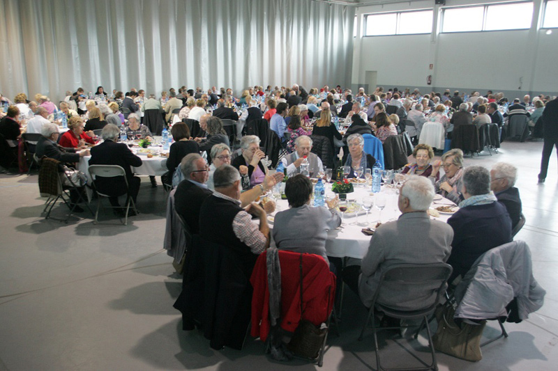 L'homenatge a la gent gran es fa a la Nau dels 50 metres. (Foto: Ajuntament de Palamós).