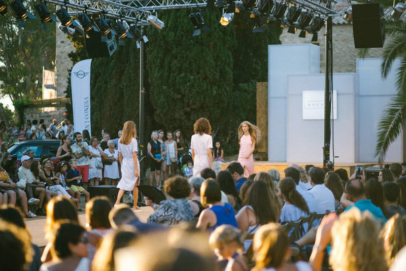 Desfilada en l'edició de l'any passat del CBFW. (Foto: Jose Torralbe).