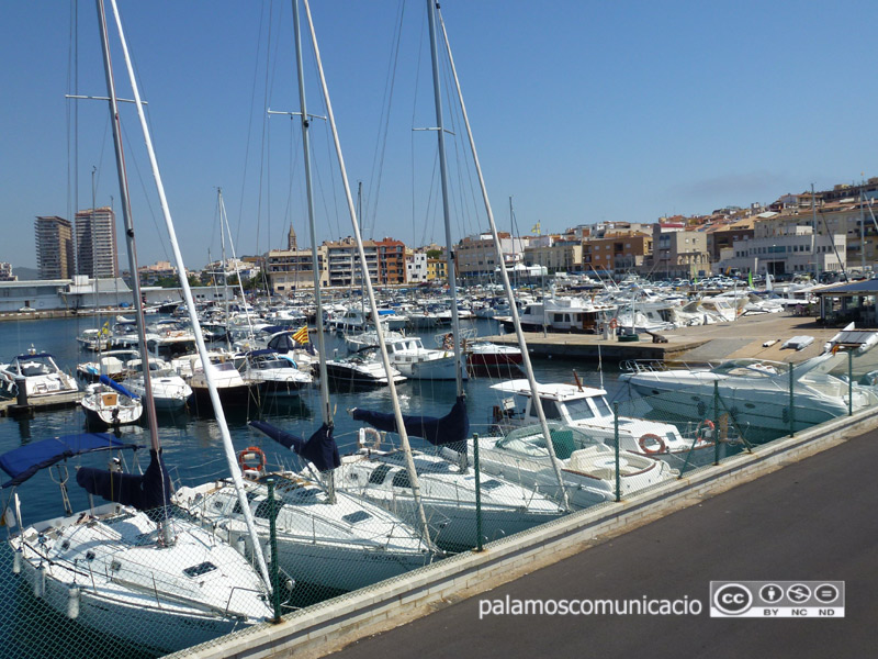 El Club Nàtic Costa Brava-Vela Palamós rep el distitntiu Bandera Blava.