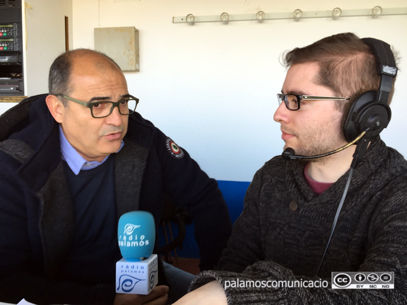 El president del Palamós CF, Joan Pau Pérez, amb Óscar Fraile, locutor de 'Futbol a Ràdio Palamós'.