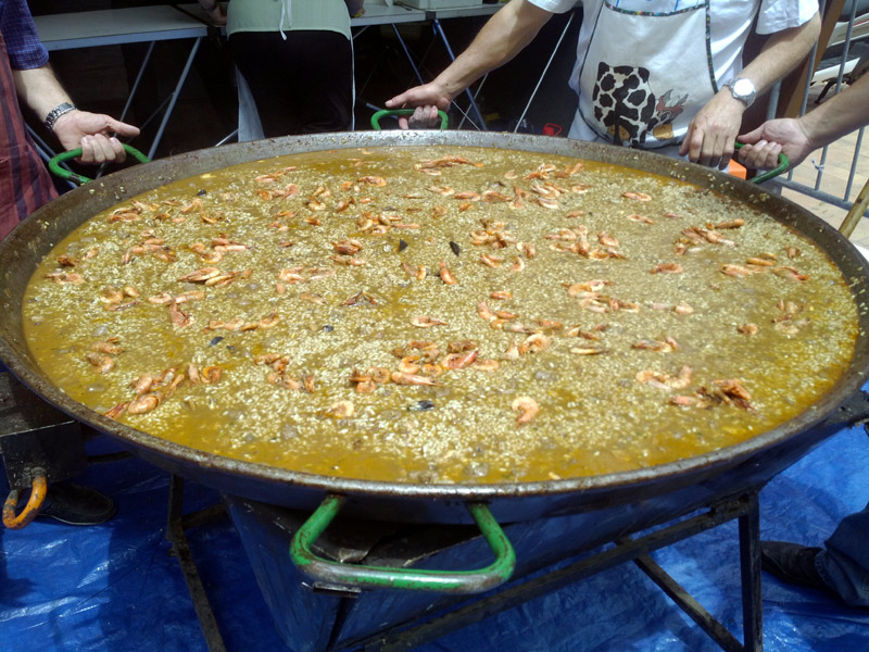 L’any passat, l’arrossada va comptar amb més d’un centenar de comensals. (Foto: Oncolliga).