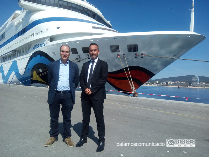 Xavier Ribera, president de la Cambra de Comerç, i Joan Pere Gómez, president de Ports, ahir a Palamós.