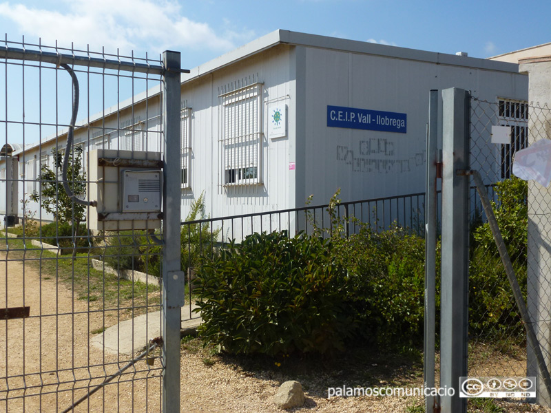 L'escola de Vall-llobrega està formada per barracons.