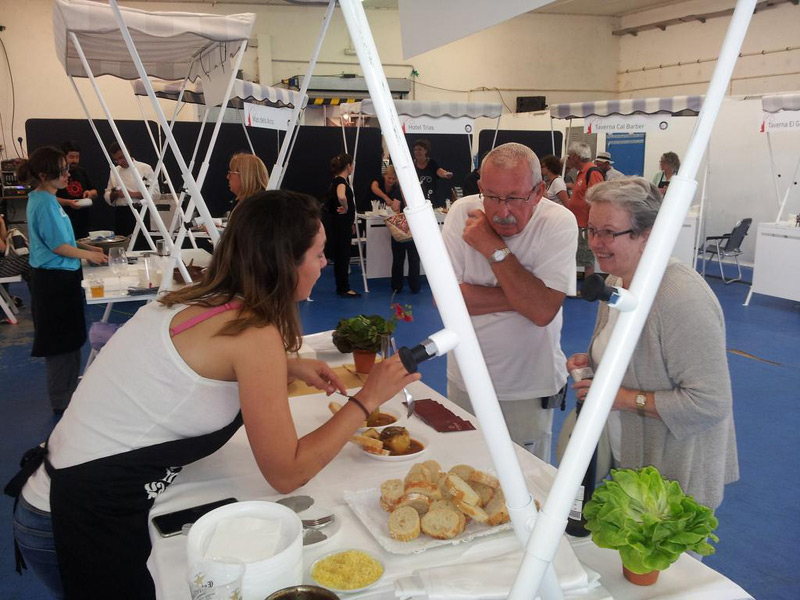 Tastet de plats a la Fira de la Gamba.