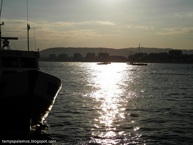 Posta de sol amb calitja, dissabte a Palamós. (Foto: J. Fernández. tempspalamos.blogspot.com)