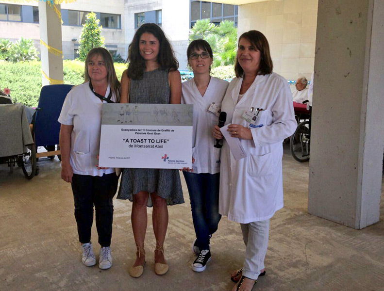 La guanyadora del concurs de gfattifi de Palamós Gent Gran.