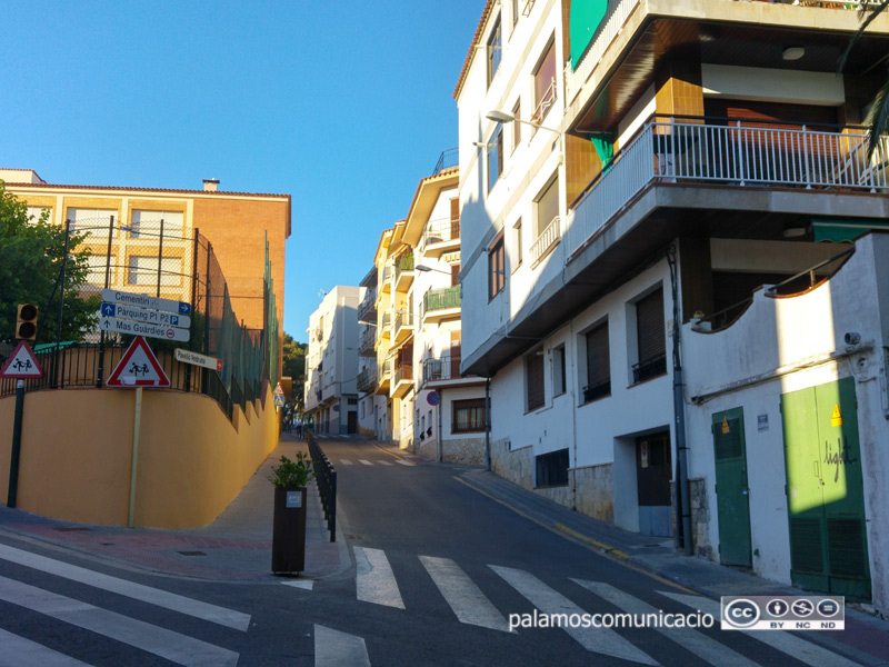 Encreuament entre els carrers Xaloc i de Santa Joaquima de Vedruna.