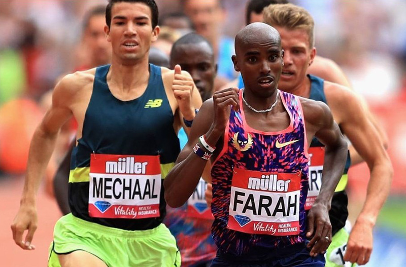 Mechaal darrera de Mo Farah durant la prova de la Diamond League, a Londres. (Foto: Adel Mechaal twitter).