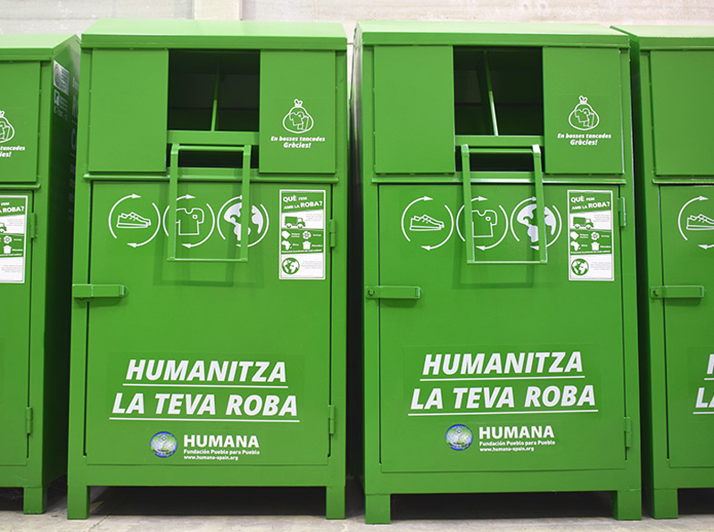 Contenidors de la Fundació Humana, a Palamós.