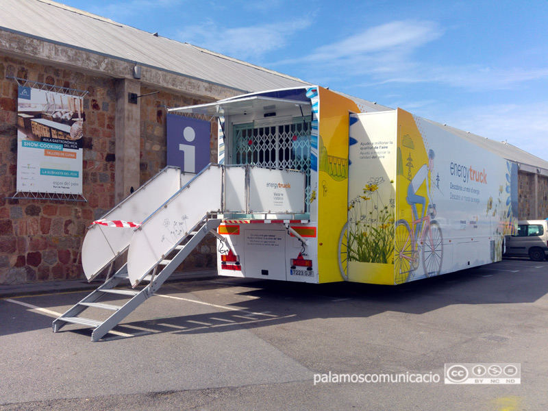 El camió avui, estacionat al costat del Museu