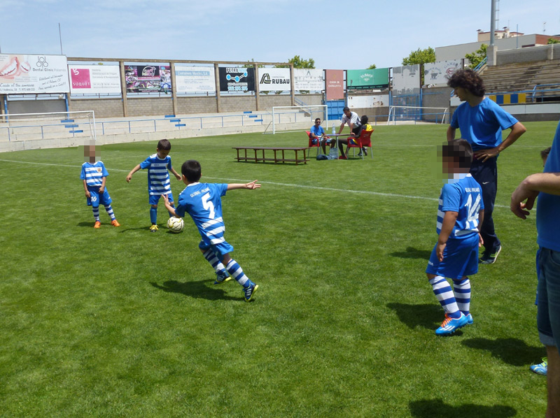 Joves jugadors del Global, entrenant al Nou Estadi. 