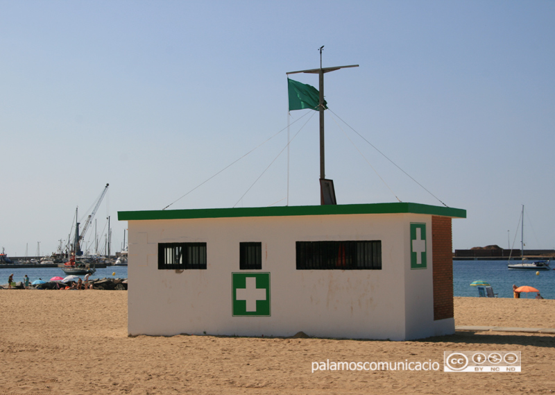 Caseta de socors a la platja Gran de Palamós.